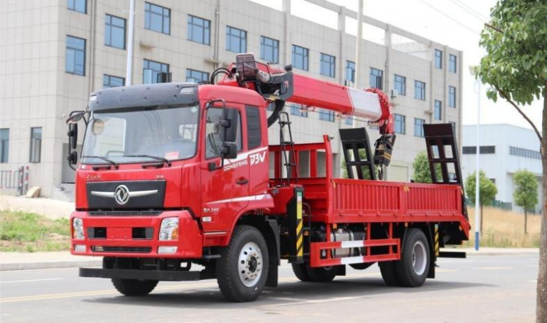 Dongfeng Changxing D3V Single-Axle Flatbed with Crane (8-ton 4-section Boom) detail view 3