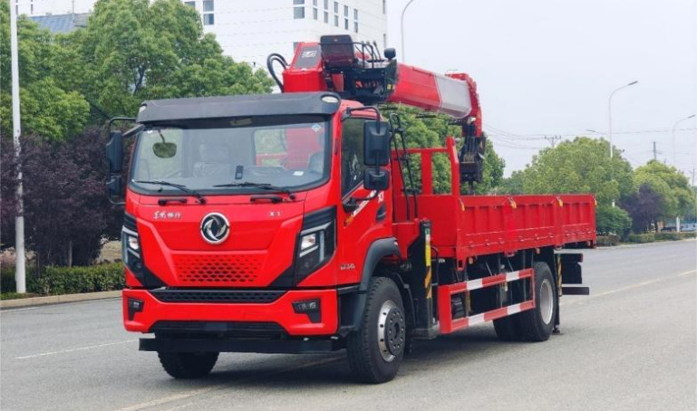 Dongfeng Changxing X1 Single-Row 8-ton 5-section Boom Truck Crane detail view 3