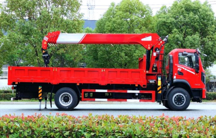 Dongfeng Changxing X1 Single-Row 8-ton 5-section Boom Truck Crane detail view 5