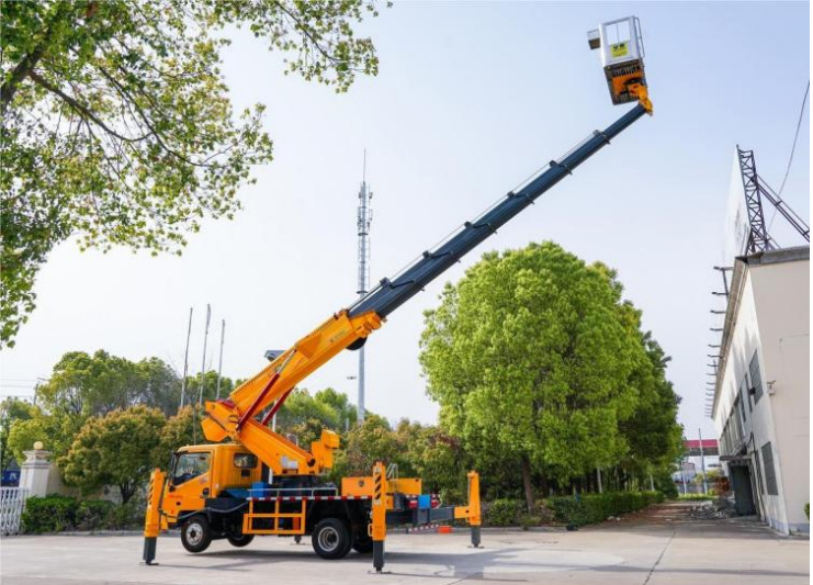 Dongfeng Duolika 36m Aerial Work Platform detail view 3