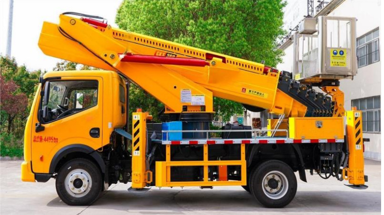 Dongfeng Duolika 36m Aerial Work Platform detail view 4