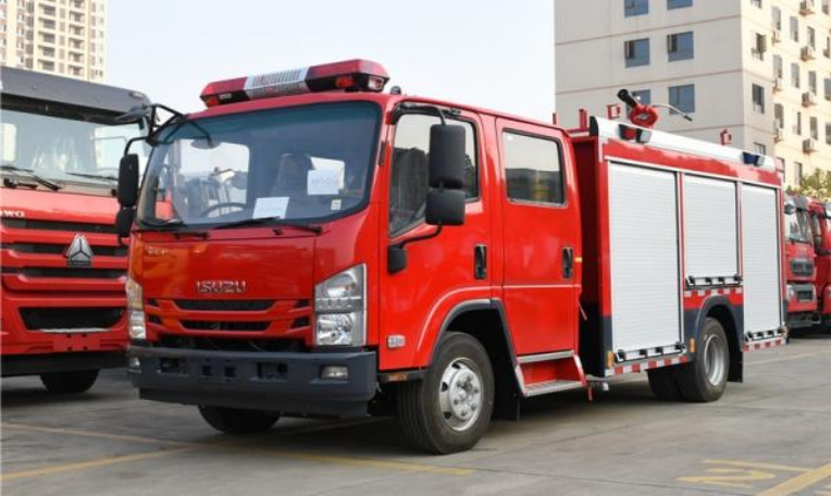Isuzu 4 Ton Water Tank Fire Truck detail view 3