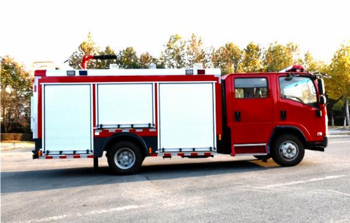 Isuzu 4 Ton Water Tank Fire Truck detail view 5