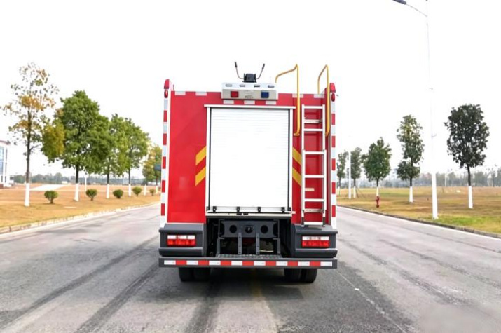 Dongfeng D9 8 Ton Water Tank Fire Truck detail view 4