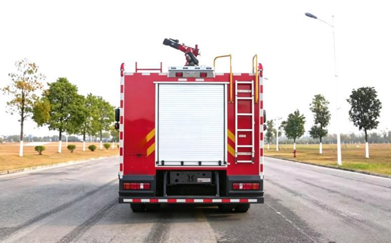 Sinotruk Sitrak 15 Ton Water Tank Fire Truck detail view 2