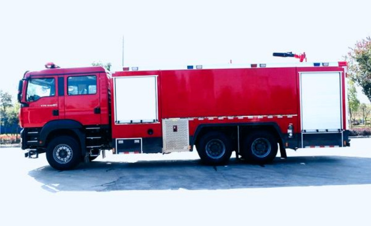 Sinotruk Sitrak 15 Ton Water Tank Fire Truck detail view 3