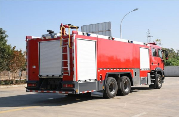 Sinotruk Sitrak 15 Ton Water Tank Fire Truck detail view 5
