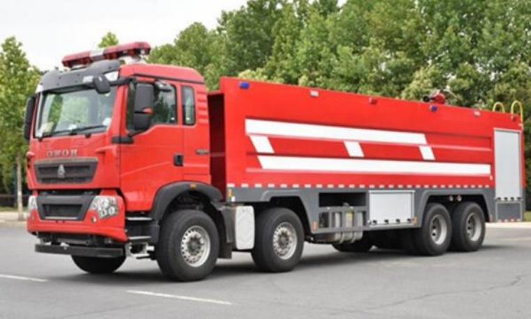 Sinotruk Howo 25 Ton Water Tank Fire Truck detail view 3