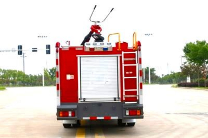 Isuzu 2.5 Ton Foam Fire Truck detail view 4