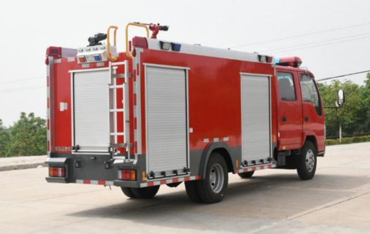 Isuzu 2.5 Ton Foam Fire Truck detail view 5