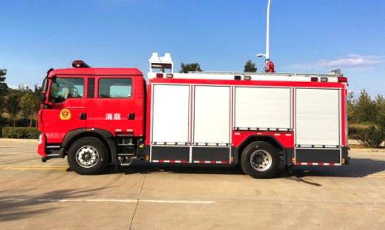 Sinotruk Howo 5 Ton Compressed Air Foam Fire Truck detail view 3