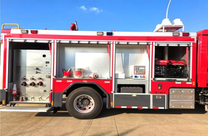 Sinotruk Howo 5 Ton Compressed Air Foam Fire Truck detail view 4