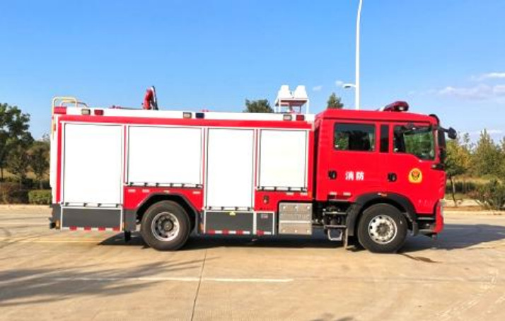 Sinotruk Howo 5 Ton Compressed Air Foam Fire Truck detail view 5