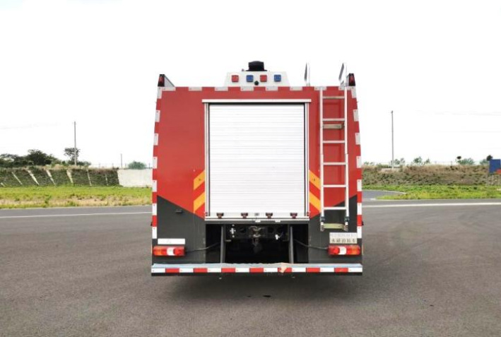 Mercedes-Benz 16 Ton Foam Fire Truck detail view 4