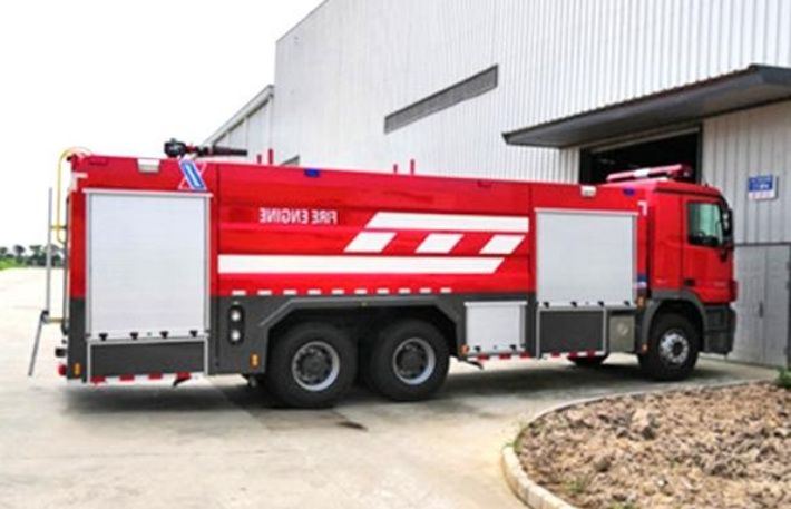 Mercedes-Benz 16 Ton Foam Fire Truck detail view 5