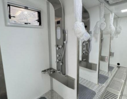 Shower Vehicle detail view 3