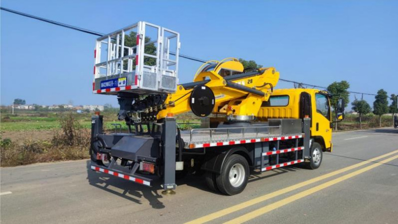 Isuzu GKS28E Model Pro Flagship Edition Aerial Work Platform detail view 5