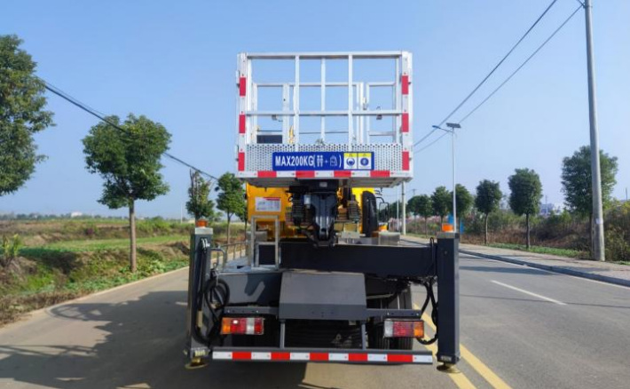 Isuzu GKS28E Model Pro Flagship Edition Aerial Work Platform detail view 8