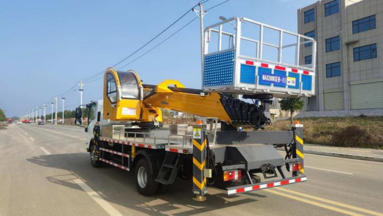 Isuzu GKS32E Model Pro Flagship Edition Aerial Work Platform detail view 3
