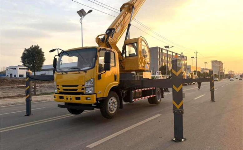 Isuzu GKS36E Model Pro Flagship Edition Aerial Work Platform detail view 2