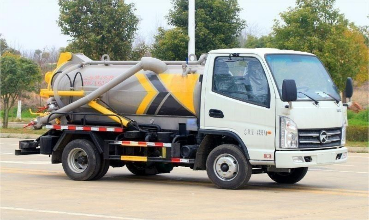 Kaima 2m³ Vacuum Sewage Truck product view