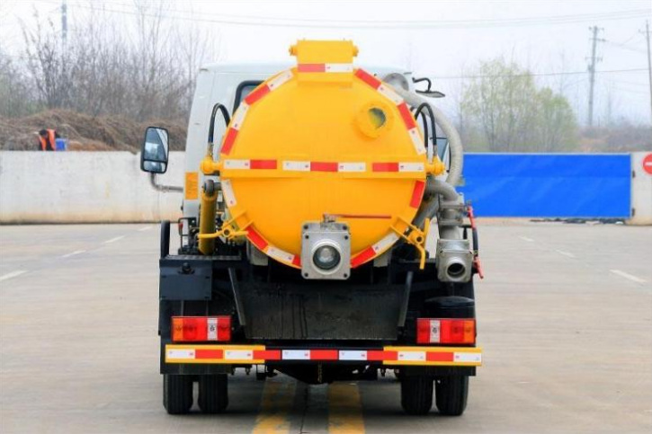 Kaima 2m³ Vacuum Sewage Truck detail view 3