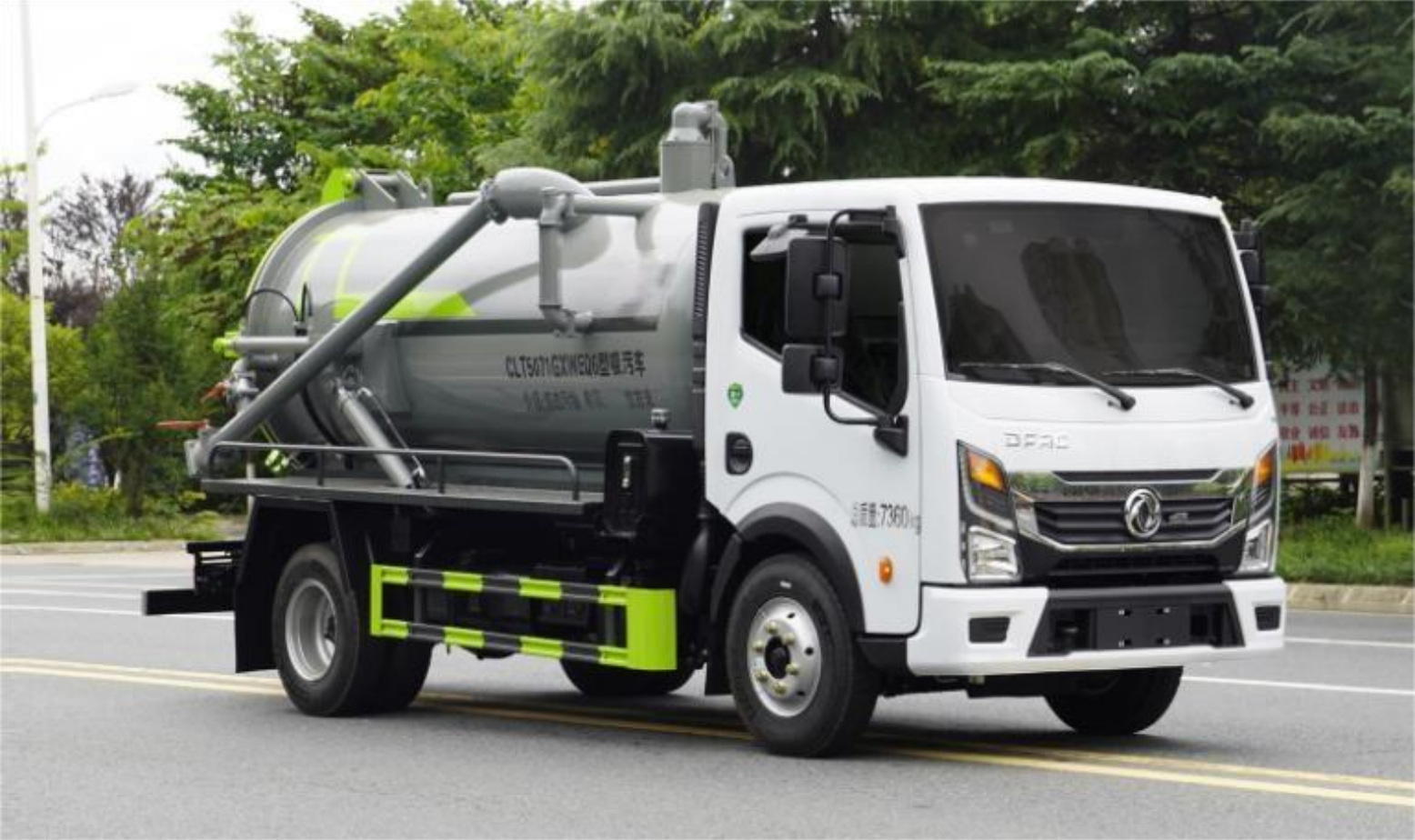 Dongfeng Dolika T17 4m³ Vacuum Sewage Truck product view