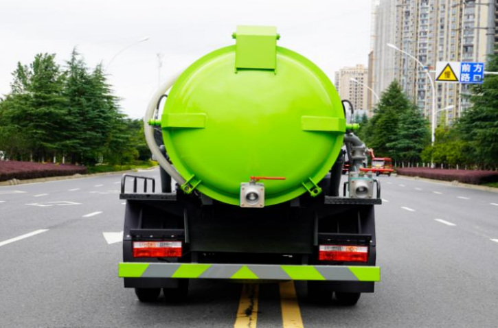 Dongfeng Dolika T17 4m³ Vacuum Sewage Truck detail view 3