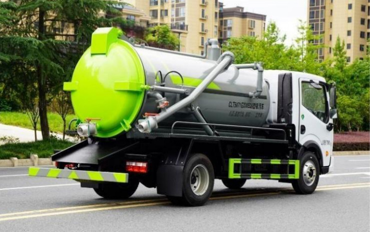 Dongfeng Dolika T17 4m³ Vacuum Sewage Truck detail view 5