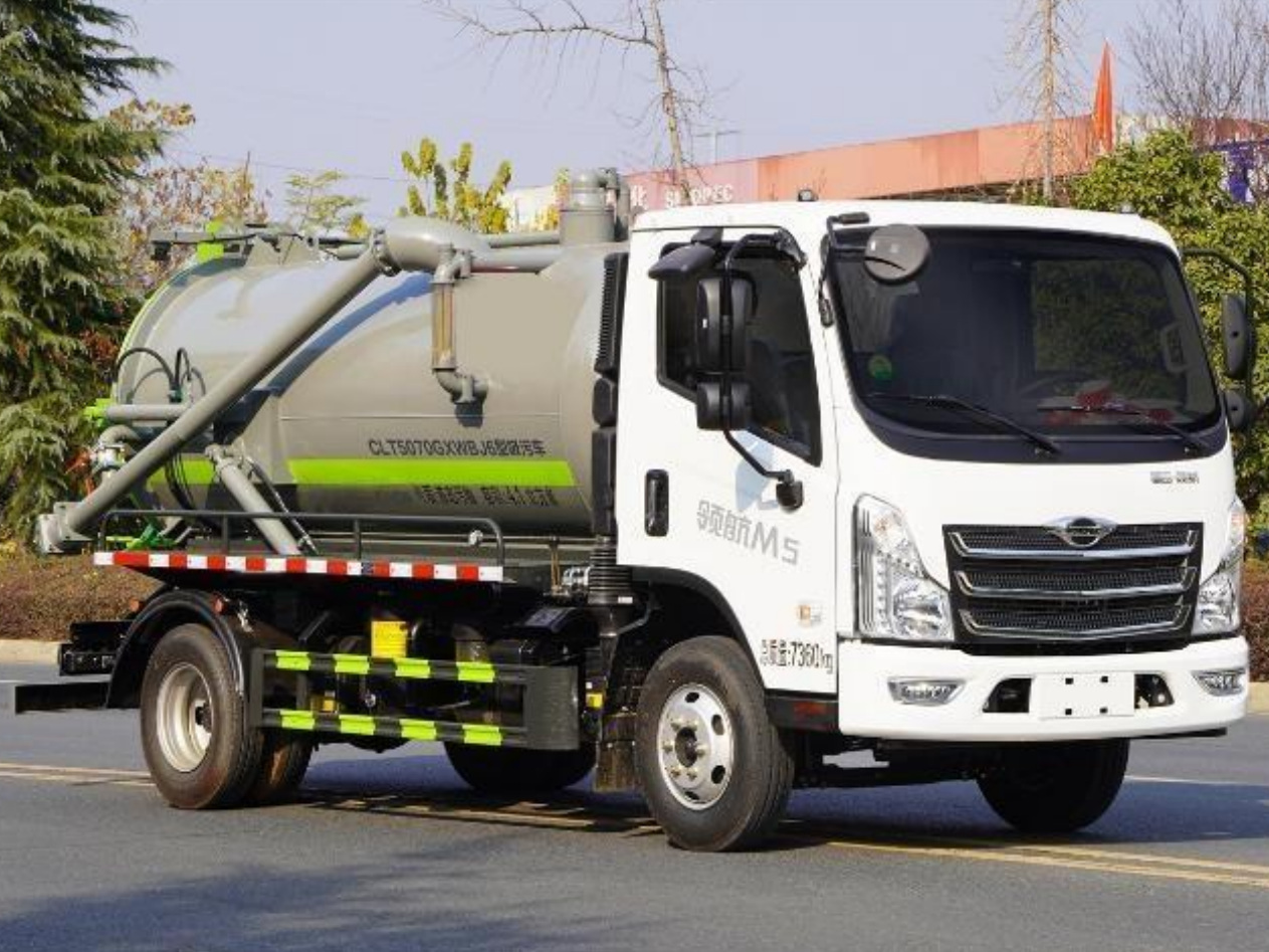 Foton Pilot M5 4m³ Vacuum Sewage Truck product view