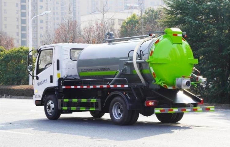 Foton Pilot M5 4m³ Vacuum Sewage Truck detail view 2