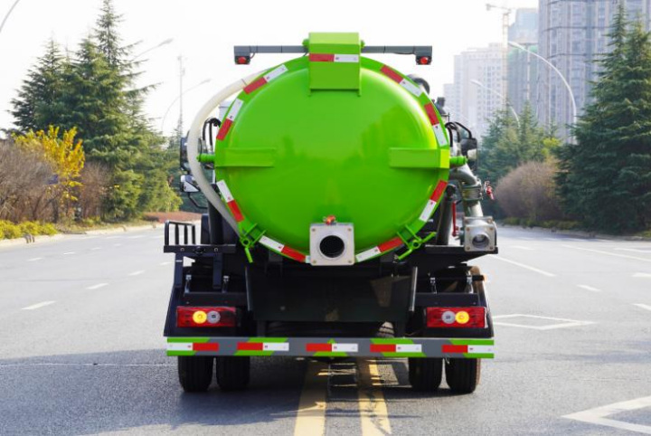 Foton Pilot M5 4m³ Vacuum Sewage Truck detail view 3
