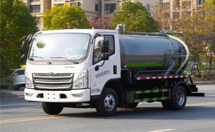 Foton Pilot M5 4m³ Vacuum Sewage Truck detail view 4