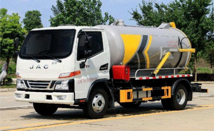JAC Junling V3 4m³ Vacuum Sewage Truck detail view 4