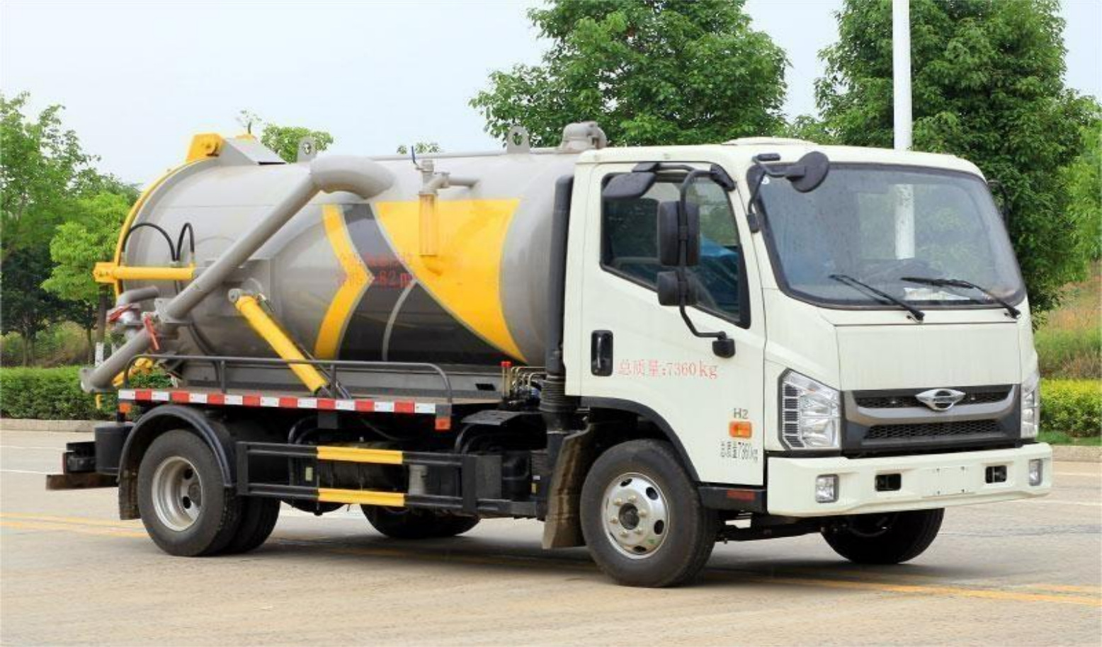 Foton Times Pilot H2 4m³ Vacuum Sewage Truck product view