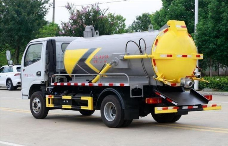 Dongfeng Huashen F3 4m³ Vacuum Sewage Truck detail view 2