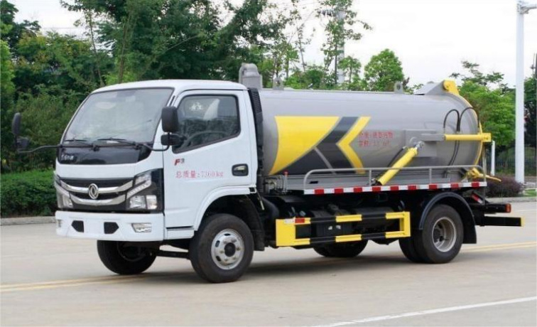 Dongfeng Huashen F3 4m³ Vacuum Sewage Truck detail view 3