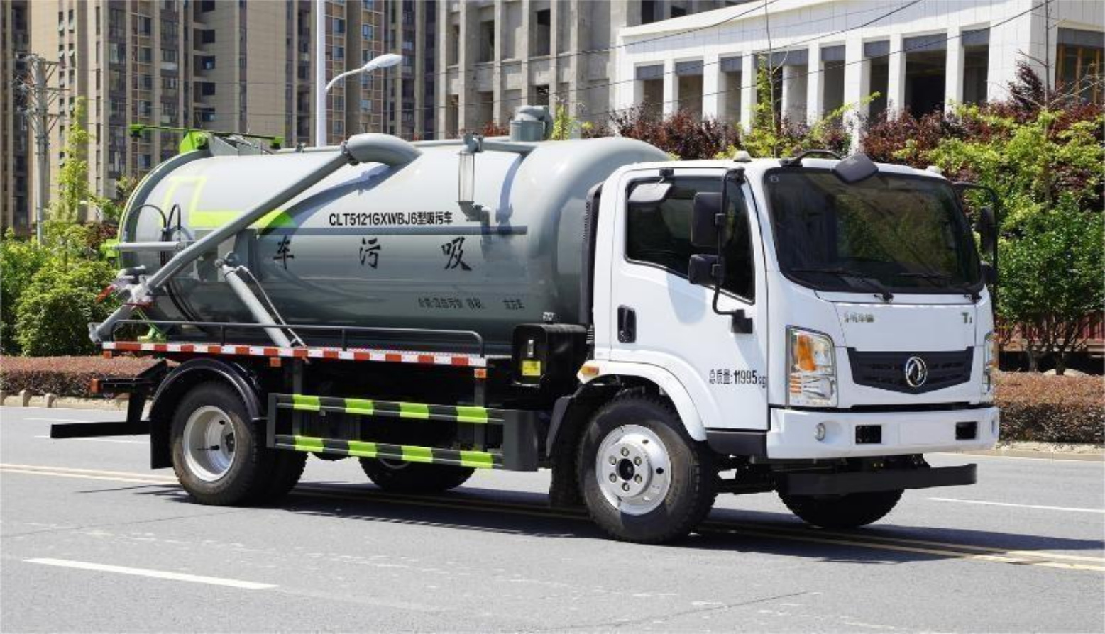 Dongfeng Huashen T1 8m³ Vacuum Sewage Truck product view