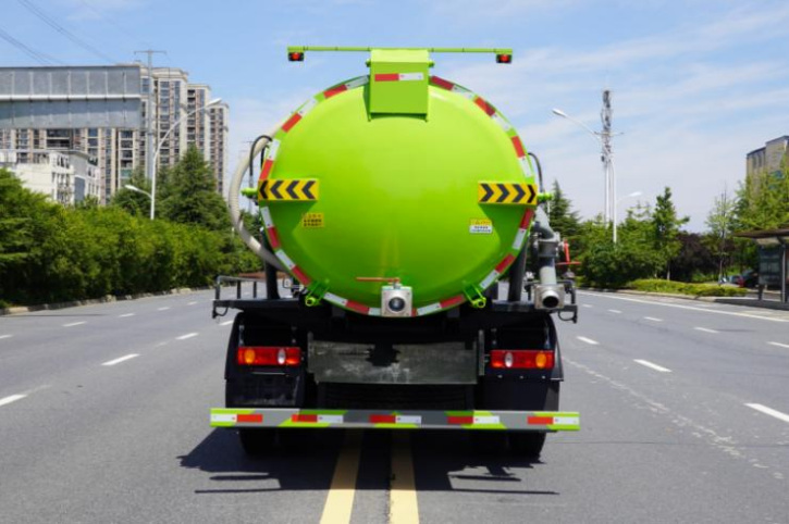 Dongfeng Huashen T1 8m³ Vacuum Sewage Truck detail view 3