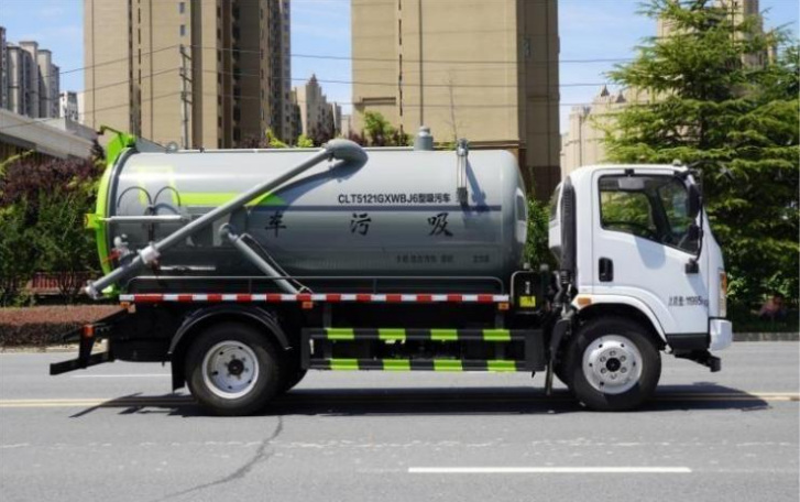 Dongfeng Huashen T1 8m³ Vacuum Sewage Truck detail view 5