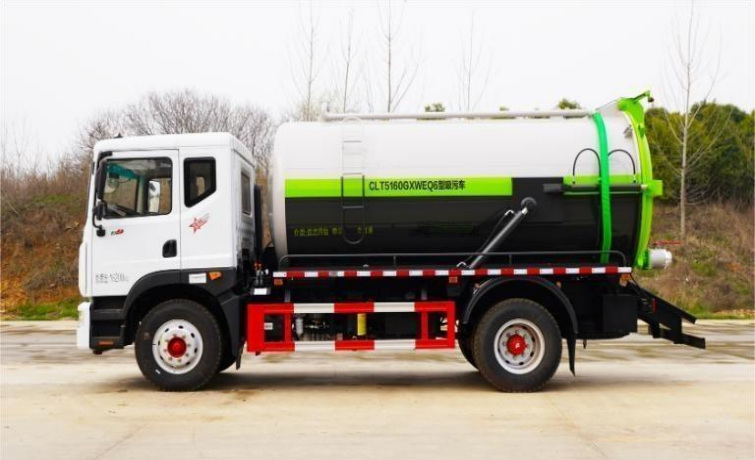 Dongfeng D9 10m³ Vacuum Sewage Truck detail view 3