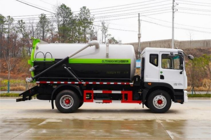 Dongfeng D9 10m³ Vacuum Sewage Truck detail view 4