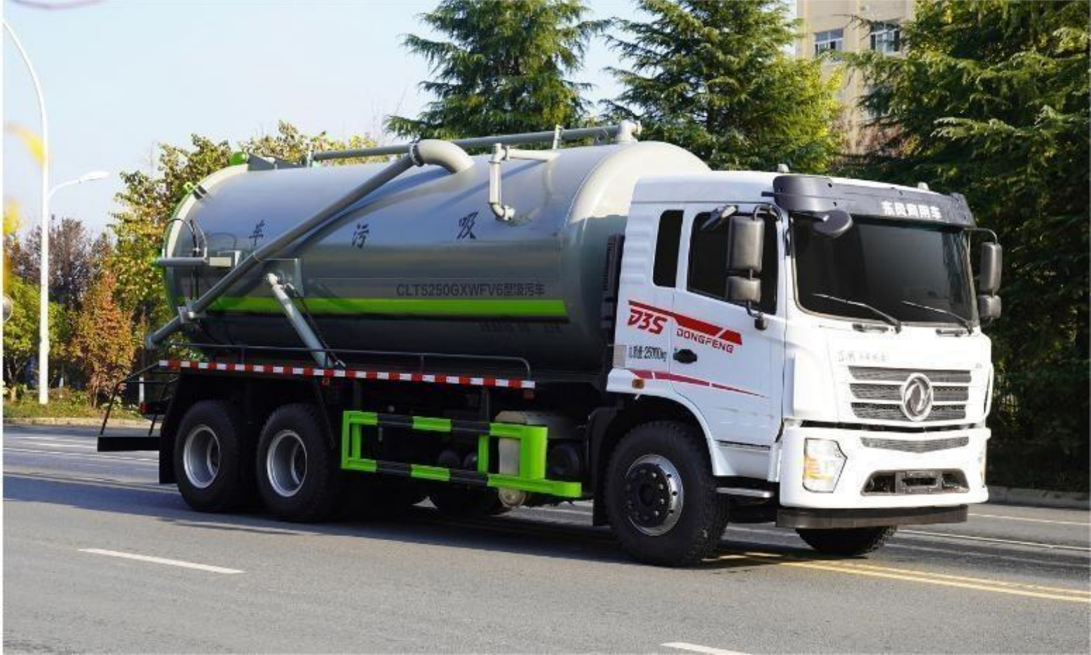 Dongfeng D3S 15m³ Vacuum Sewage Truck product view