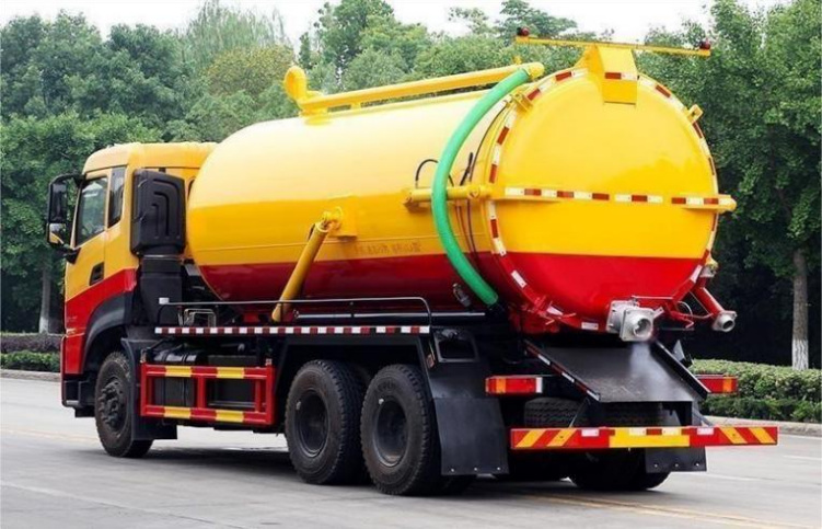 Dongfeng Tianlong Rear Double Axle 15m³ Vacuum Sewage Truck detail view 2