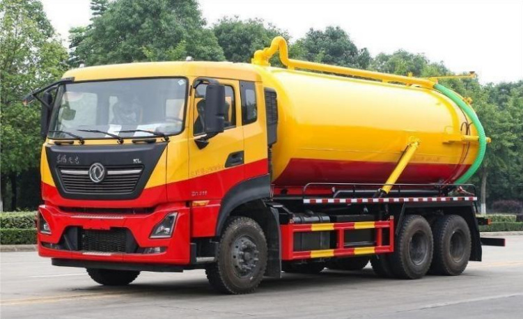 Dongfeng Tianlong Rear Double Axle 15m³ Vacuum Sewage Truck detail view 4