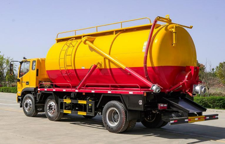 Foton Small Three Axle 17m³ Vacuum Sewage Truck detail view 2