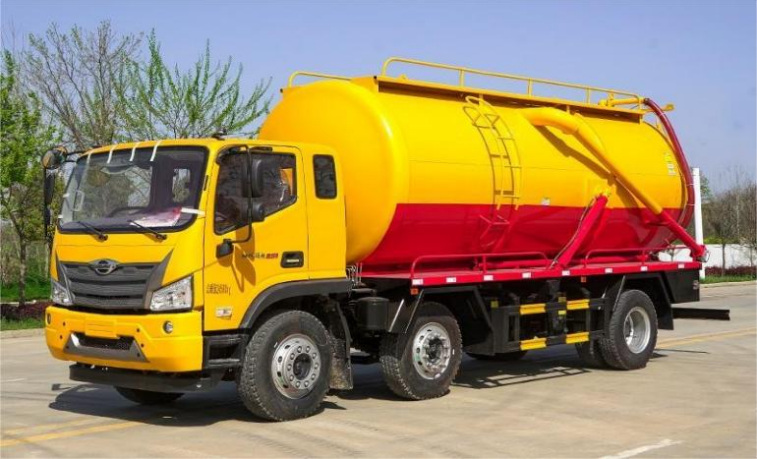Foton Small Three Axle 17m³ Vacuum Sewage Truck detail view 3