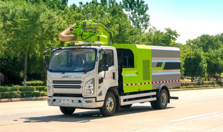 Jiangling Kairui 8m³ Green Space Trimming Truck detail view 3