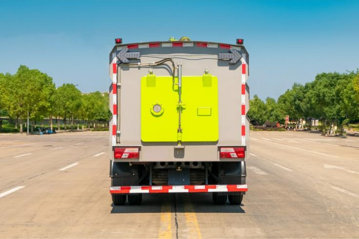 Jiangling Kairui 8m³ Green Space Trimming Truck detail view 4