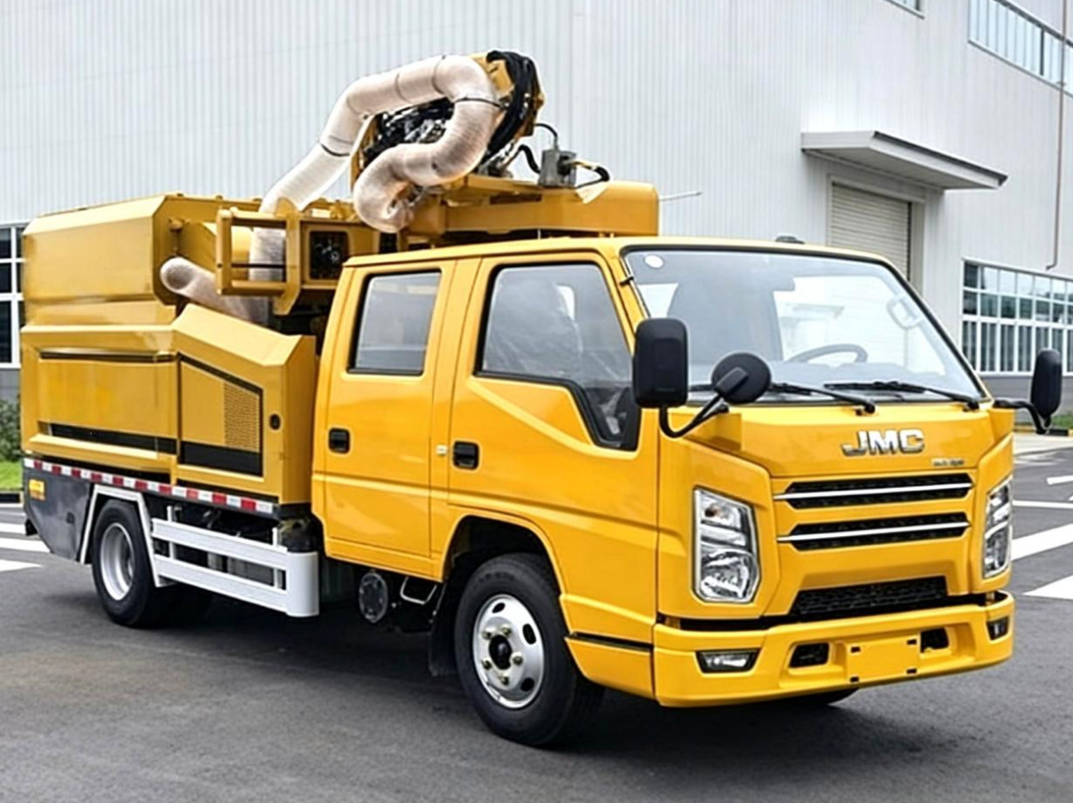 Jiangling 7m³ Green Space Trimming Truck product view